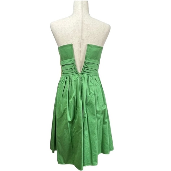 David’s Bridal Special Occasion Formal Dress. Kelly Green Strapless. Siz… - Picture 8 of 8